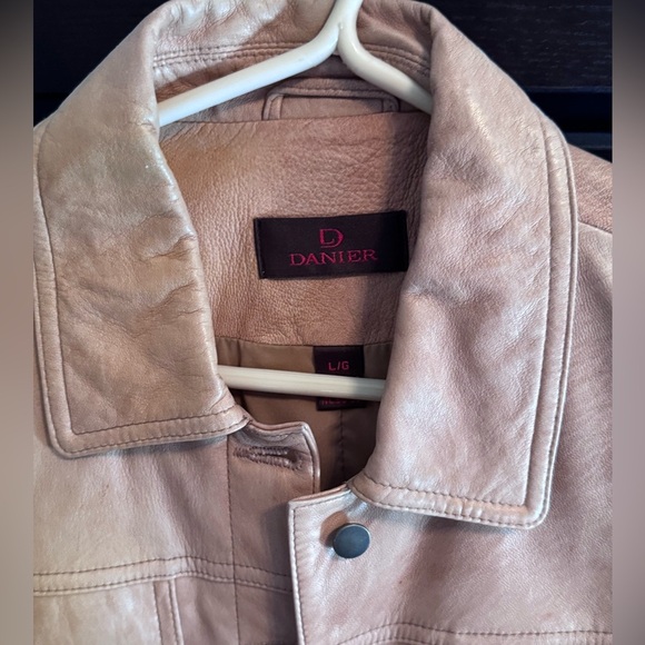 ✨ Gorgeous Vintage Danier Soft Leather Jacket for Women✨ - Picture 4 of 16